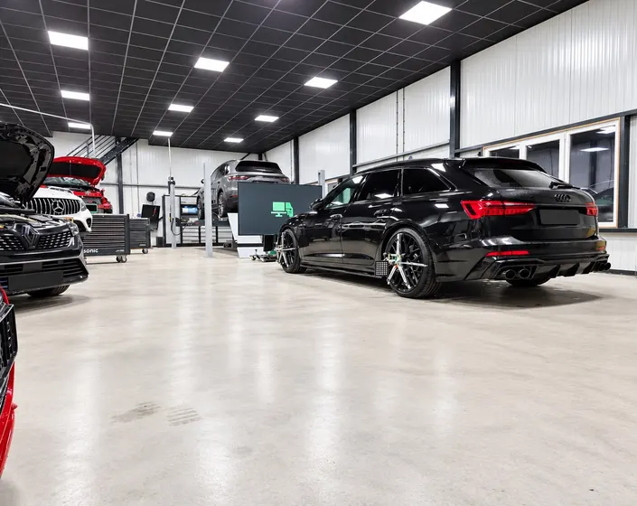 Onderhoud in de werkplaats van JZ Automotive